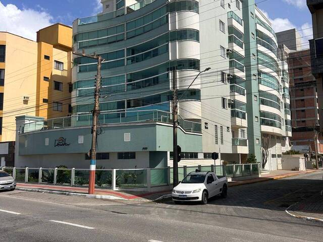#4 - Apartamento para Venda em Navegantes - SC