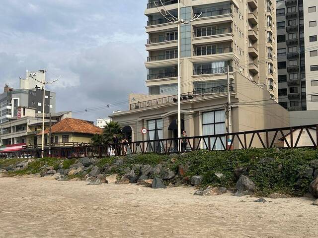 #5 - Apartamento para Venda em Navegantes - SC